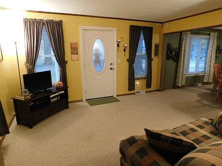 3rd image of 609 E Elm St