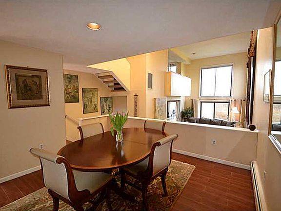 5th image of 35 Seabreeze Ln #35