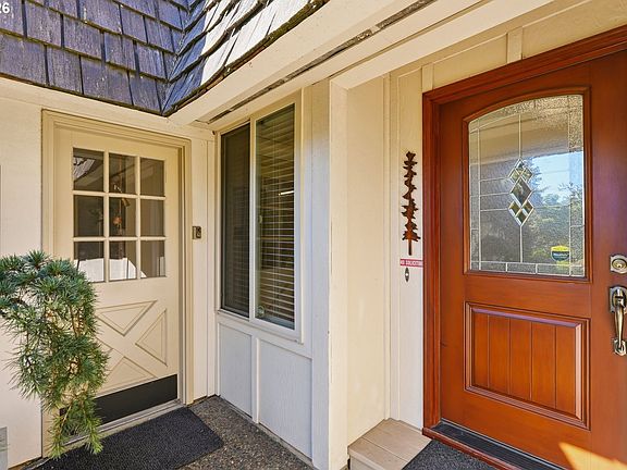 5th image of 242 Greenridge Dr