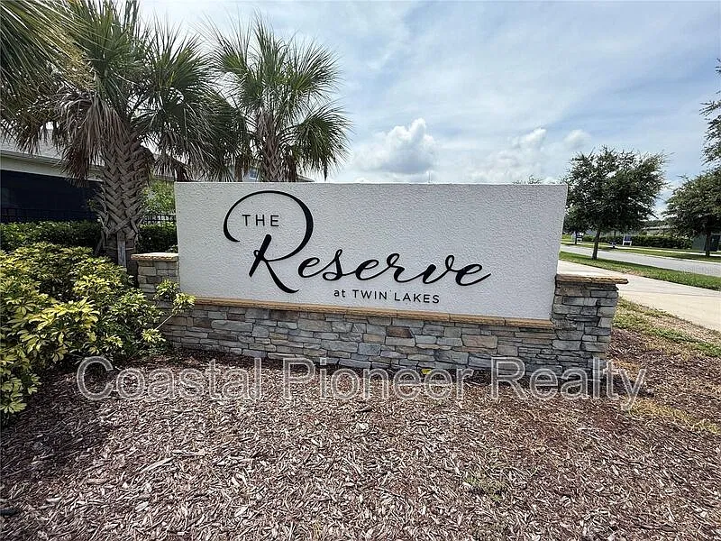 4 bed, 3.5 bath, 2752 sqft, $2,800 — Photo 2