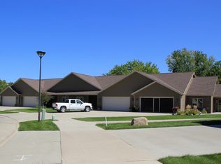 400 Prairie Bluff Dr, Sergeant Bluff, IA 51054