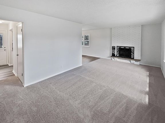 3rd image of 801 50 1/2 Ave NE