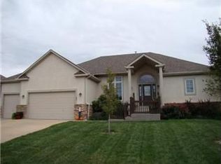637 S Plum Creek Cir, Gardner, KS 66030