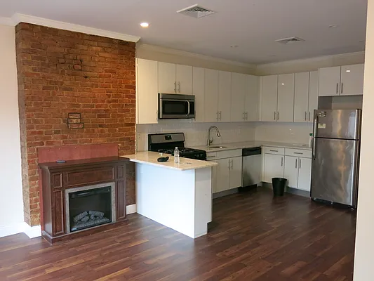 Rented by Gotham City Realty Group | media 10