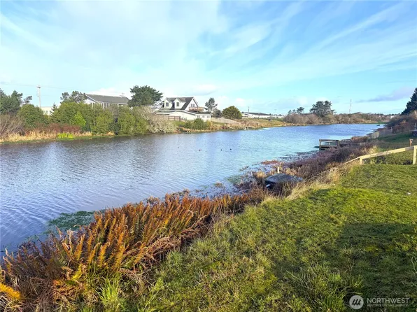 555 Canal Drive NE, Ocean Shores, WA 98569