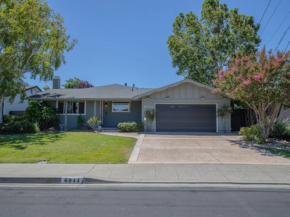 6944 Cedar Ln