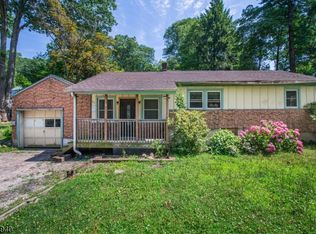 47 Laurel Dr, Oak Ridge, NJ 07438