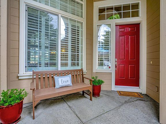 3rd image of 8826 Holly Leaf Drive