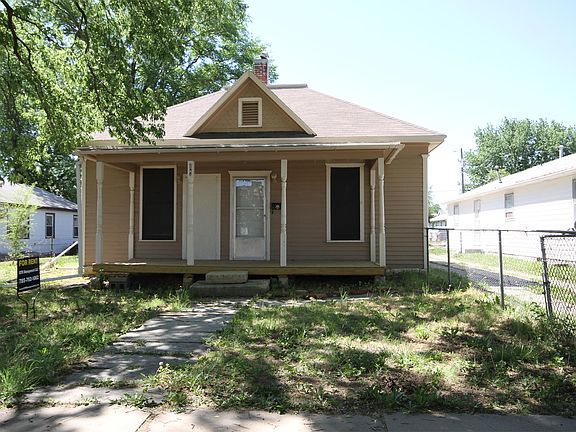 2nd image of 427 W 10th St