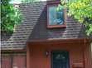 55 Woodlake Dr, Charlottesville, VA 22901