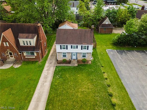 5th image of 17 Fairlawn Ave