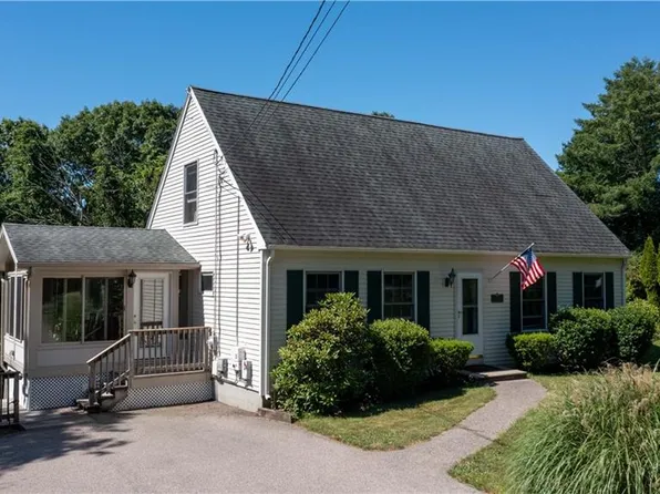 221 Narragansett Ave E, South Kingstown, RI 02879