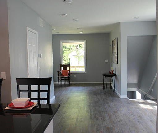 4th image of 1123 Campbell Ave NW