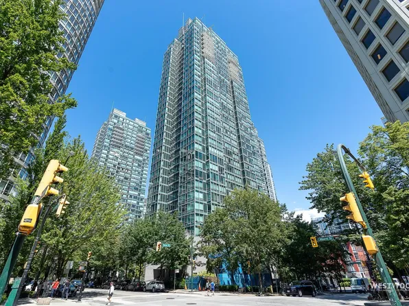 1200 Georgia St W #2606, Vancouver, BC V6E 4R2