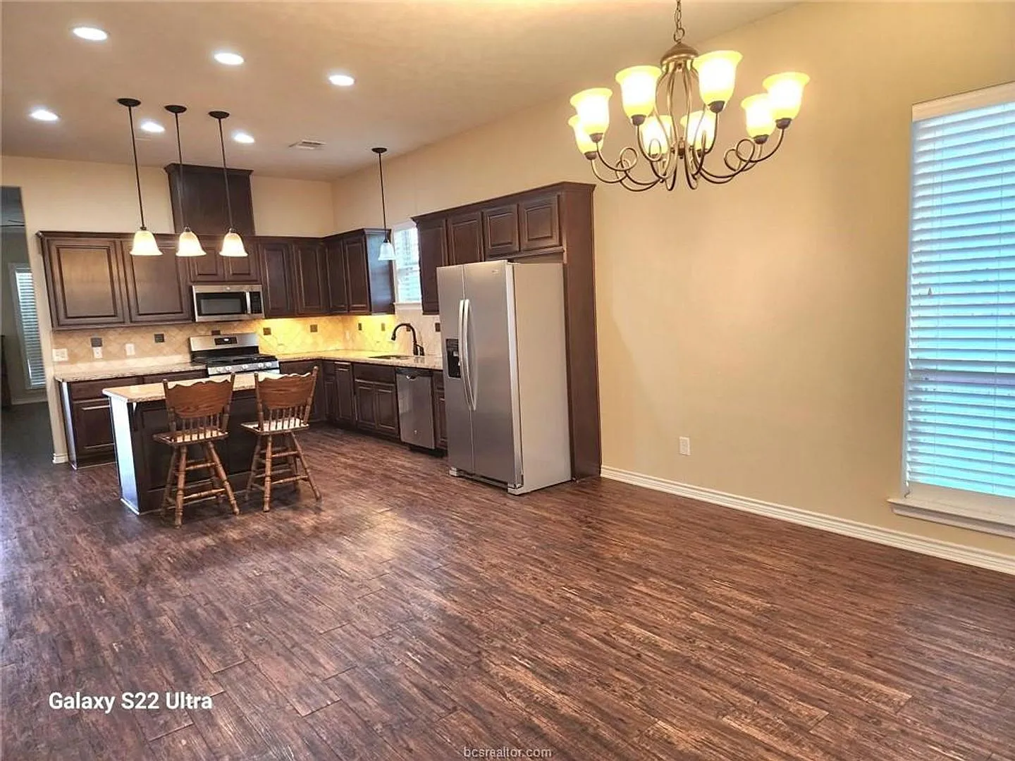 4 bed, 2.0 bath, 2130 sqft, $2,200 — Photo 3