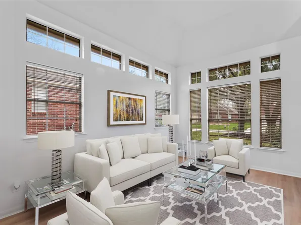 22 Almond Branch Pl, Spring, TX 77382