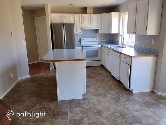2nd image of 6021 Thornbury Dr SE