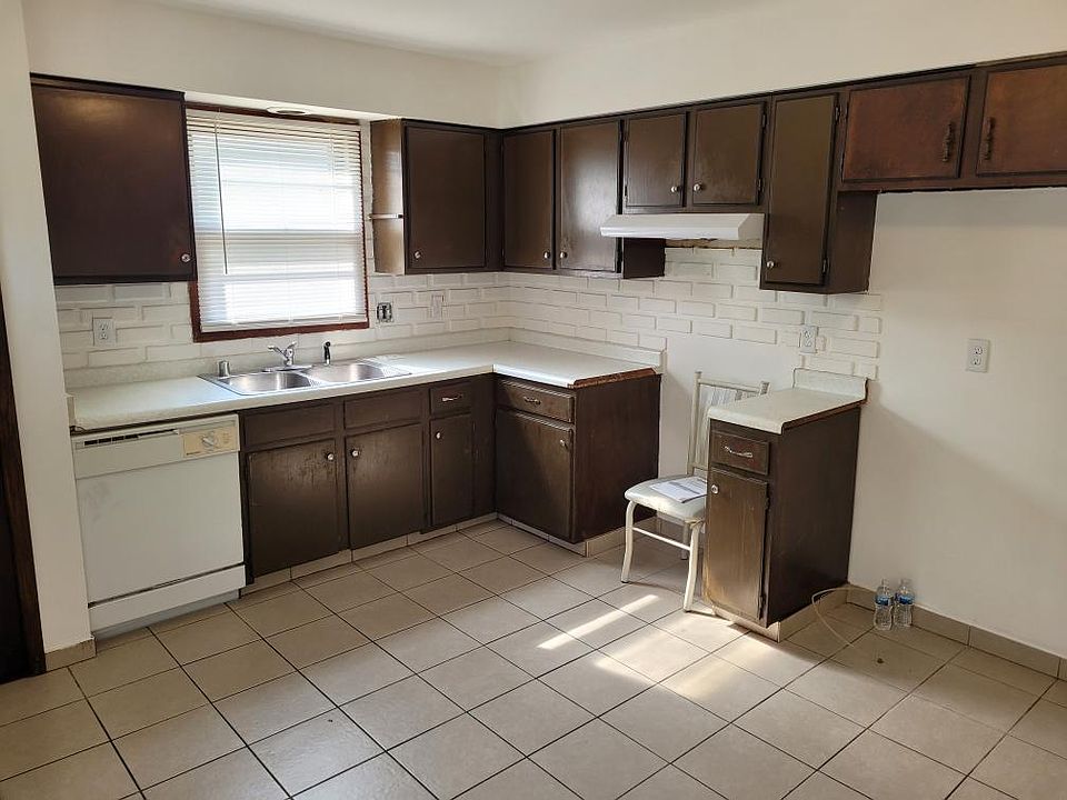 1st image of 3327 E Morris Ave