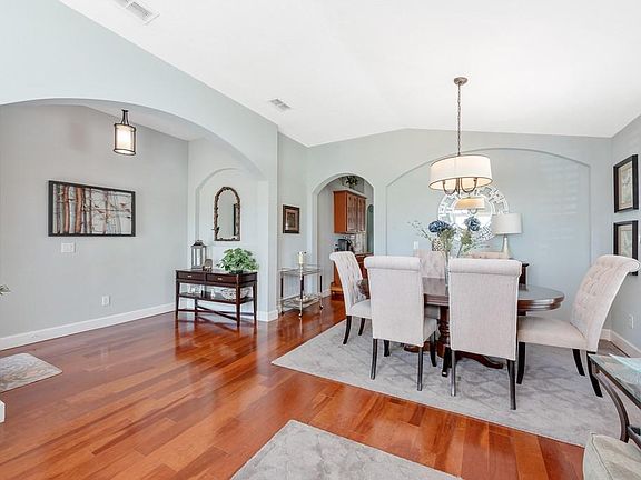4th image of 16993 Deer Oak Ln
