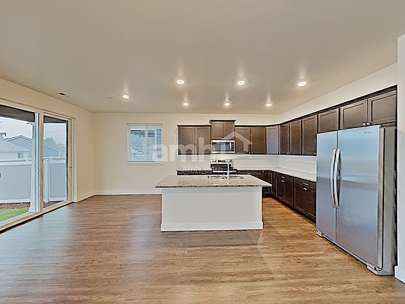 5th image of 13606 107th Avenue Ct E