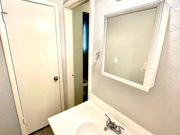 1114 Johnson St — Photo 7