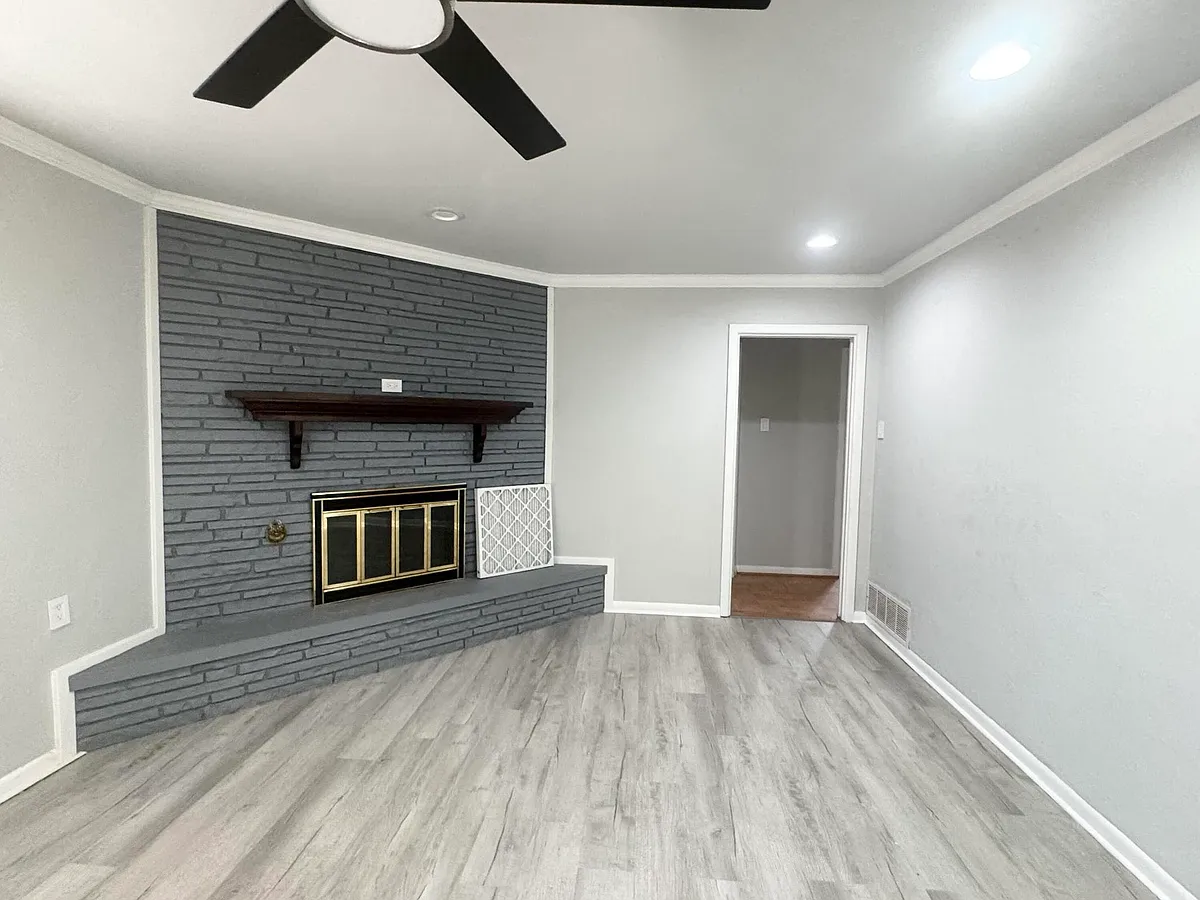 Building Photo - 2018 Douglas Dr