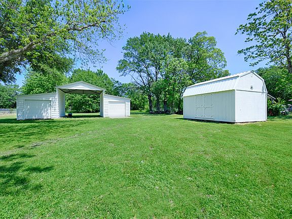 2nd image of 120 Janice Ln