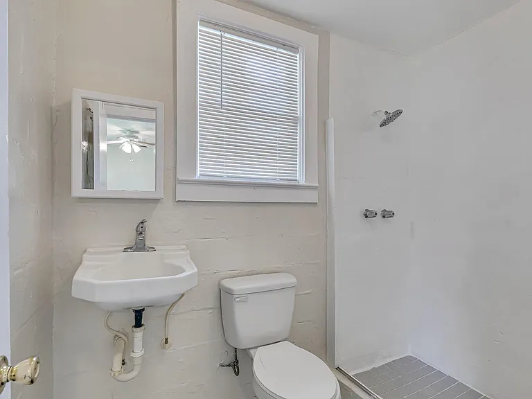 201 N Orange St — Photo 41