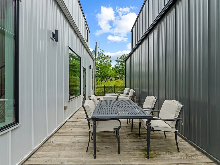 303 Woodward St #32 — Photo 35