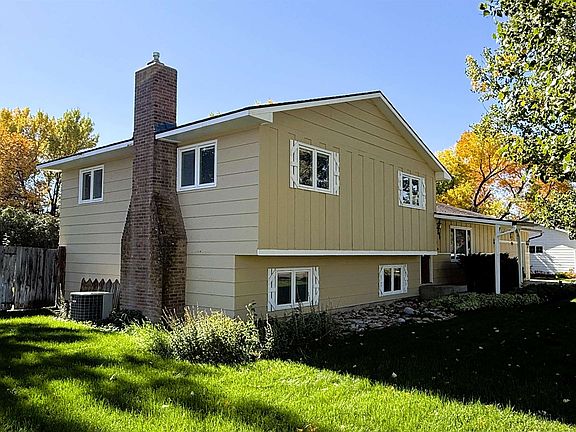 2nd image of 1700 Crest Way