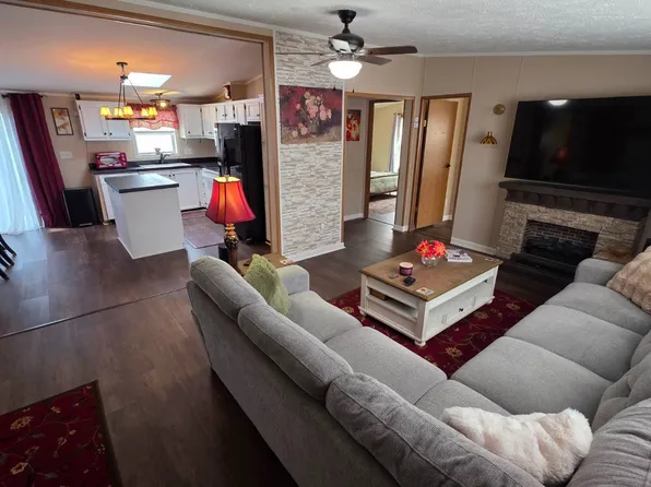 13450 Pear St, Carleton, MI 48117