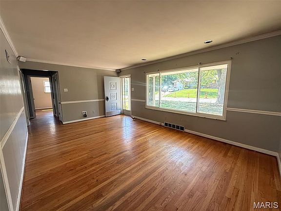 3rd image of 10911 Waycroff Dr