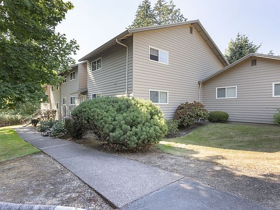 3rd image of 11377 SW Springwood Dr Unit 34