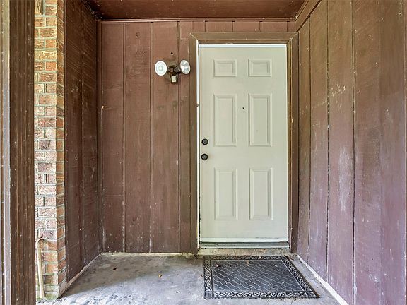 4th image of 1303 S Fenner Ave