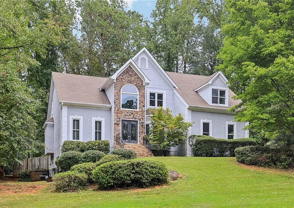 1st image of 220 Northcrest Dr