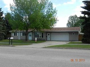 2324 8th St NW, Minot, ND 58703
