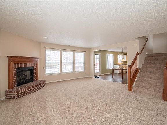 3rd image of 5525 Noble Dr