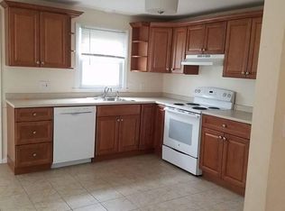 33 Gilbert Ln, Branford, CT 06405