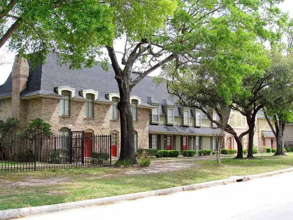 Building Photo 3