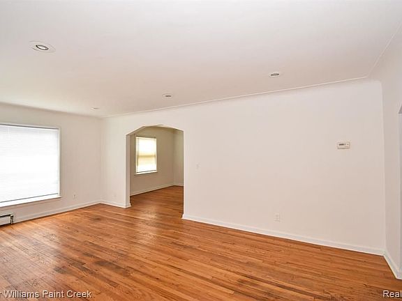 5th image of 21975 Cyman Ave