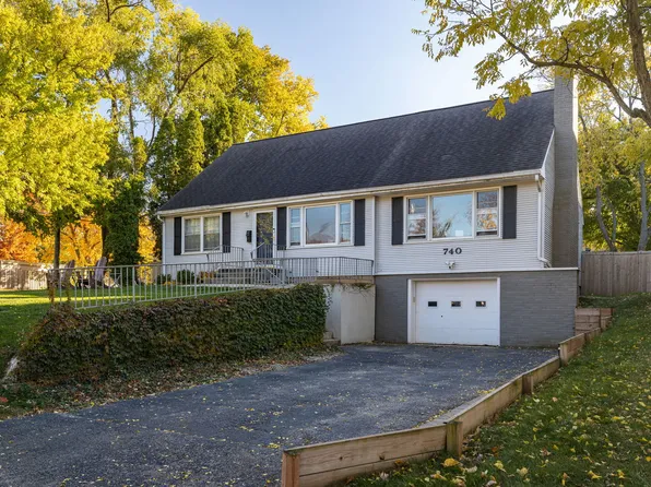 740 Prairie Ave, Naperville, IL 60540