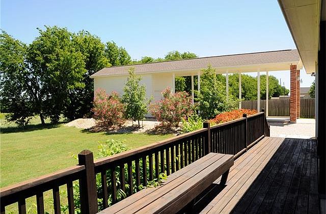 1st image of 202 Bosque Dr