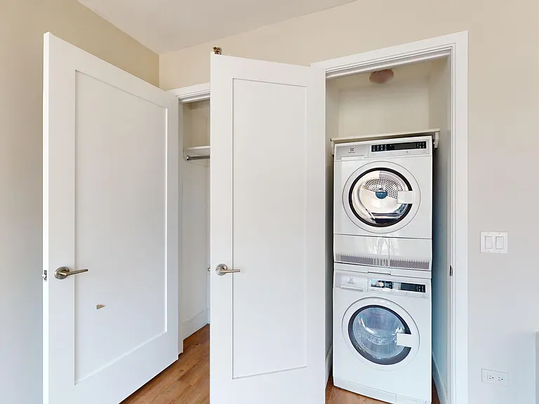 237 E 34th St #1205 — Photo 11
