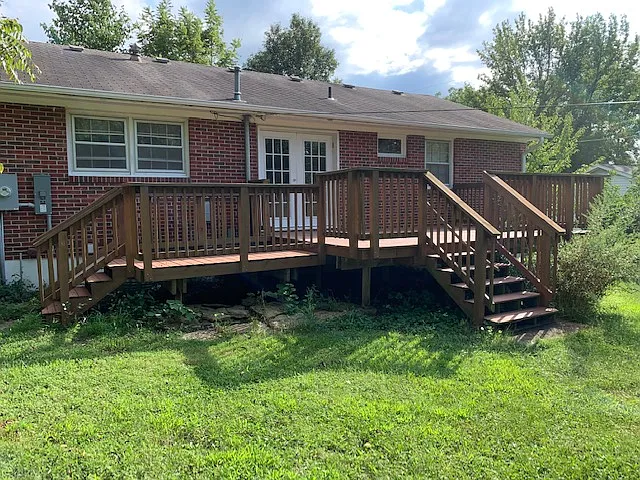 2409 Fleetwood Dr — Photo 2