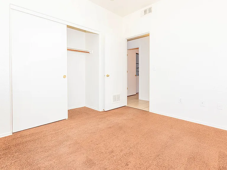 San Martin Apartments — Photo 26