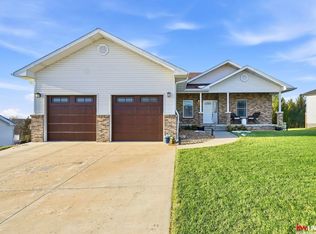 907 S 25th St, Beatrice, NE 68310