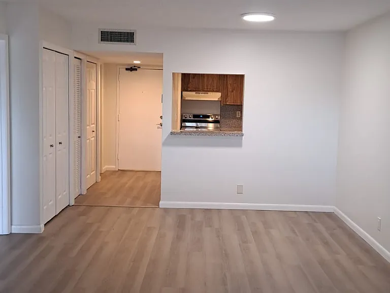 230 Lakeview Dr — Photo 10