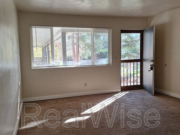 5th image of 801 Ashland St APT 2