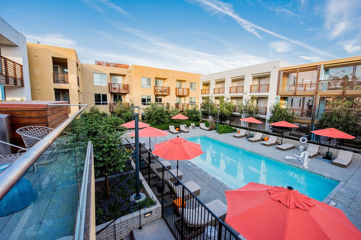 Runway Playa Vista Swimming Pool