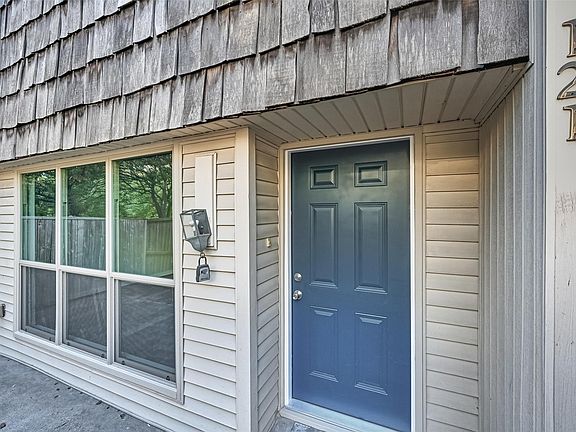 2nd image of 2702 Douglas Ave #121